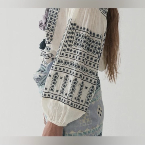 Maison Hotel Blouse Embroidered Lolo Peasant Top Size M EUC - Picture 2 of 12